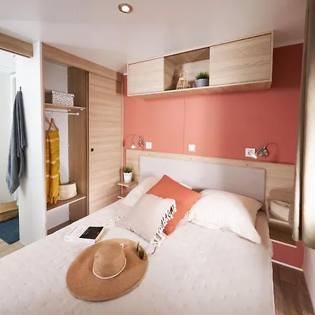 Camping Mobil 3 2 Salles De Bains Au 4 étoiles Mh276 Aux Charmettes Les Mathes