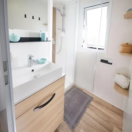 Parque de Campismo Mobil 3 2 Salles De Bains Au 4 Etoiles Mh276 Aux Charmettes 4*