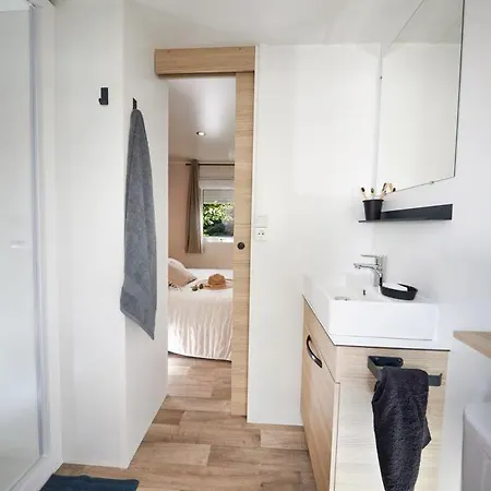 Кемпинг Mobil 3 2 Salles De Bains Au 4 Etoiles Mh276 Aux Charmettes Ле-Мат